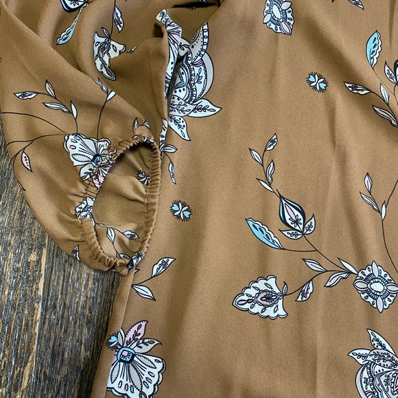 NWT Reitman’s Floral Blouse 🌼 - Picture 5 of 7